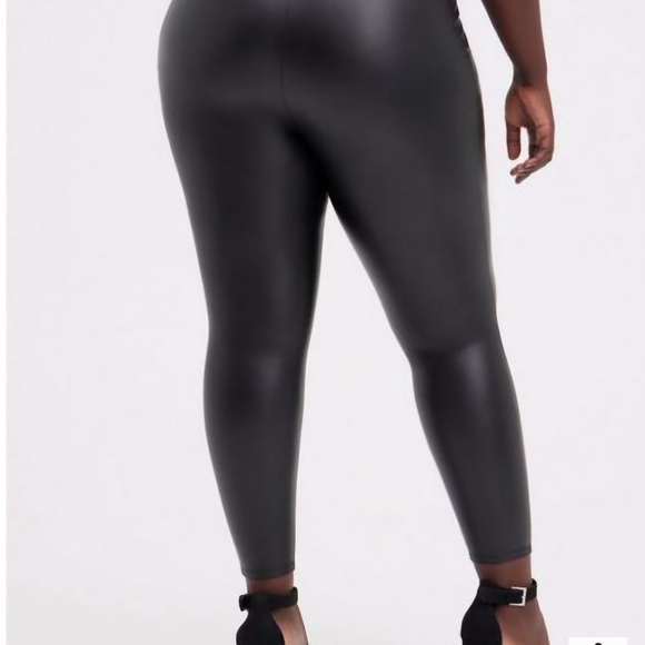 TORRID Full Length Signature Waist Faux Leather Legging Sz 3 - Picture 3 of 8